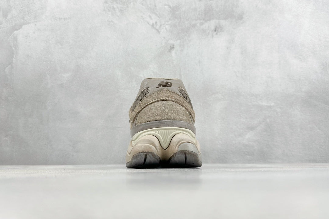 New Balance 9060 - Bruin