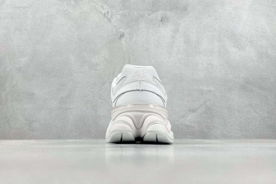 New Balance 9060 - Lichtgrijs